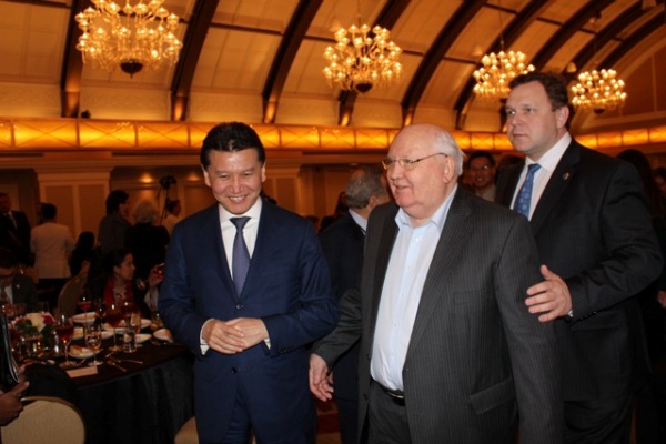 Ilyumzhinov_and_Gorbachev