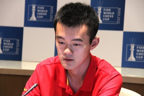 Ding Liren presenting his game in the live broadcast
