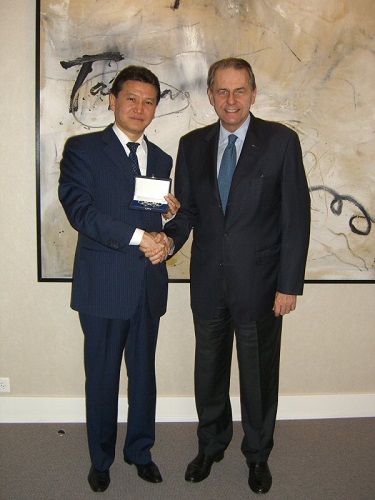 https://www.fide.com/images/stories/NEWS_2015/FIDE_News/20_years/Jacques_Rogge_2007.jpg