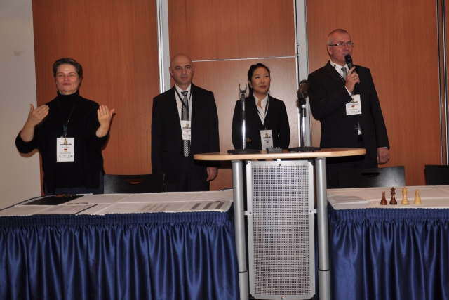 Pic2 - Dr. Jordan opens the last round