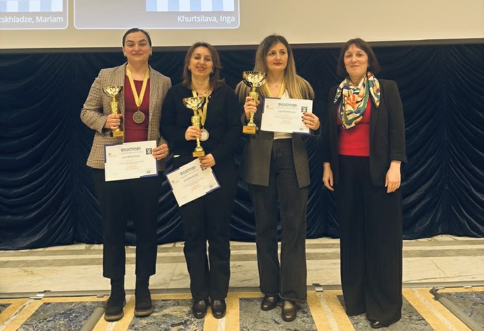 مراسم اهدای جوایز بخش زنان مسابقات شطرنج کشوری 1403