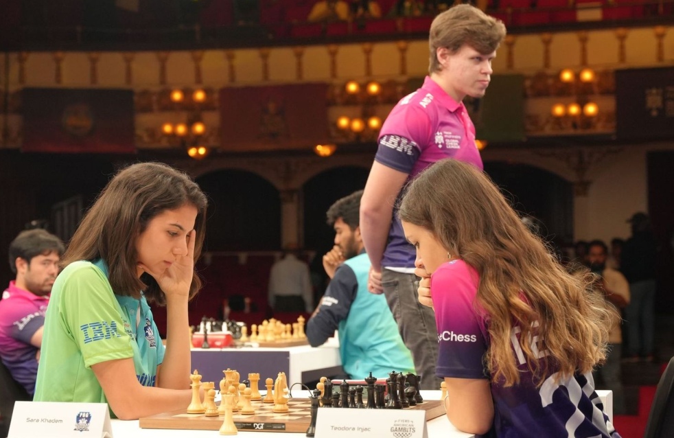 سارا خادم در مقابل تئودورا اینجاک