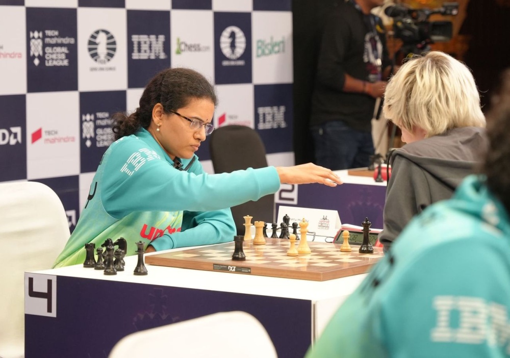 پولینا شووالوا در مقابل هومپی کونرو