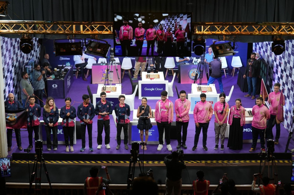 مسابقه آلپاین اس‌جی پایپرز مقابل تراونی کانتیننتال کینگز