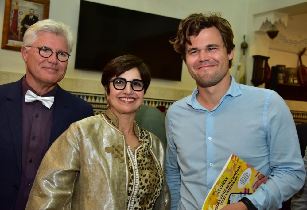 بشرا قادری در کنار مگنوس کارلسن