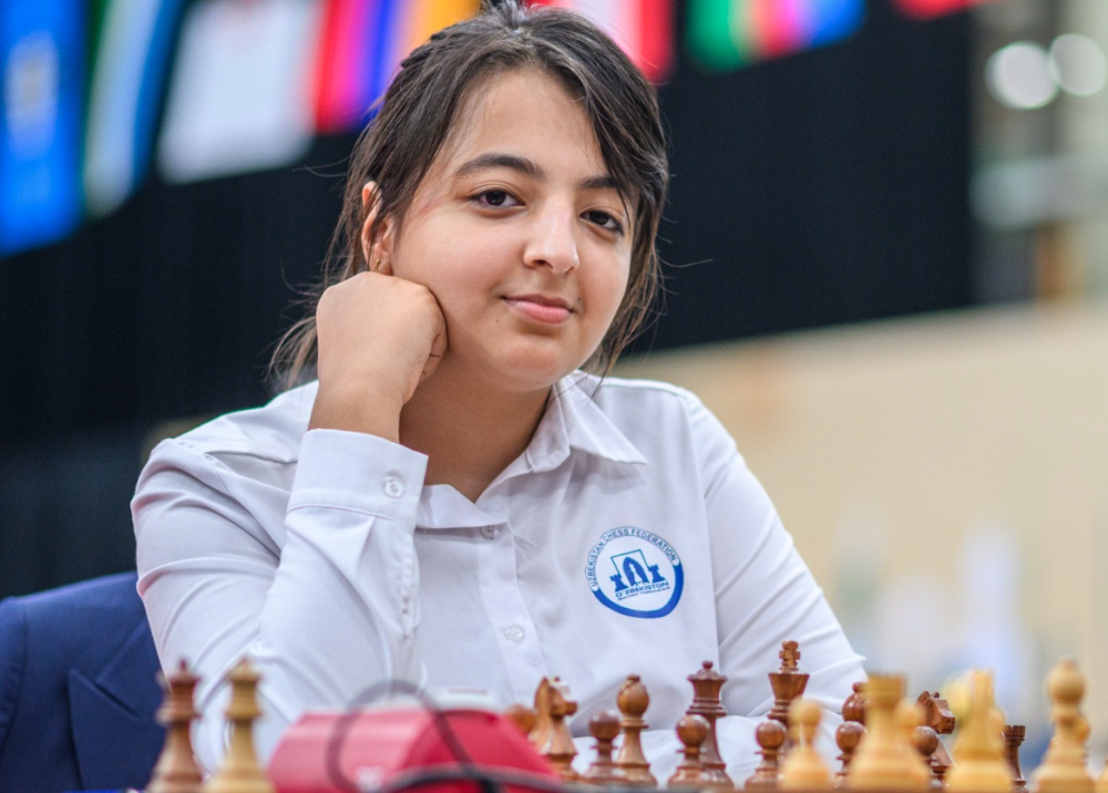 افرزا خمدموا - قهرمان دو دوره جهانی جوانان